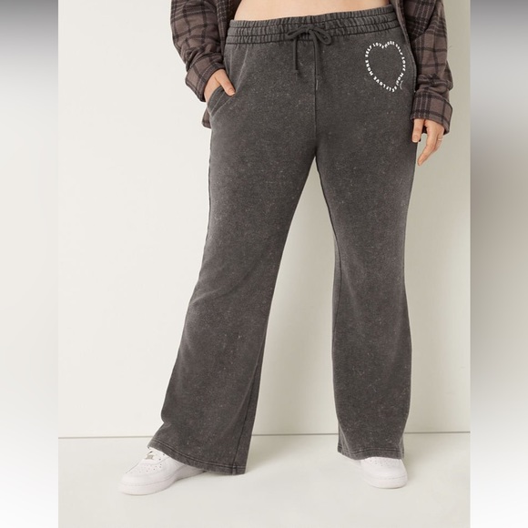 PINK
High Waist Flare Sweatpant
26543821 - Picture 1 of 2